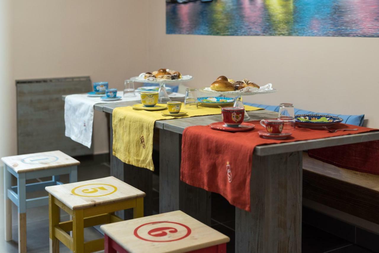 Bed And Breakfast Via Toledo 156 Naples Extérieur photo